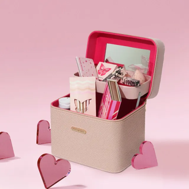 <table border="0" cellpadding="0" cellspacing="0" width="389" style="border-collapse:
 collapse;width:292pt"><tbody><tr height="18" style="height:13.8pt">
  <td height="18" class="xl65" width="389" style="height:13.8pt;width:292pt">All
  about love beauty box</td></tr></tbody></table>